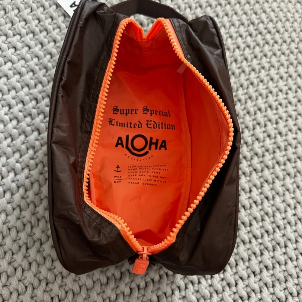 Aloha Collection• Super Special Limited Edition APPLIQUÉ DOPP KIT Coconut - Picture 7 of 11